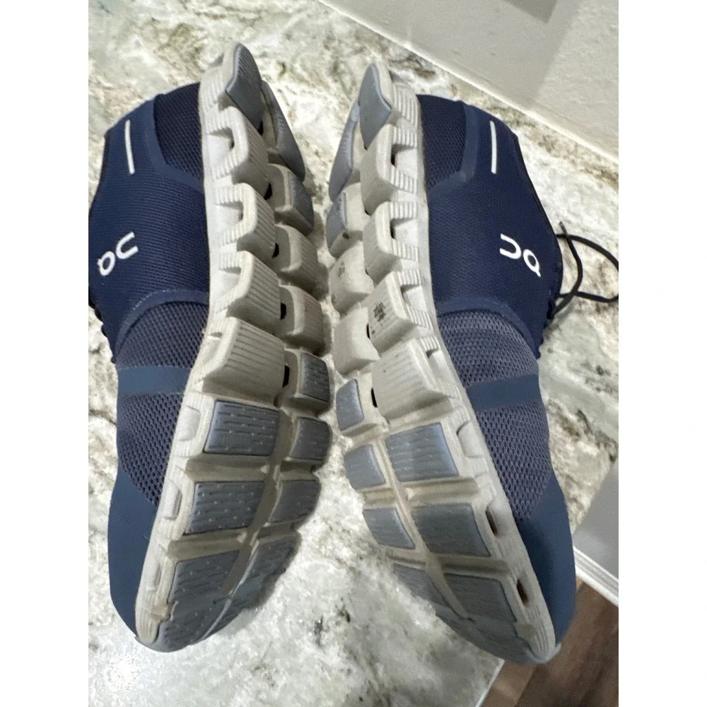 Men's On Cloud 5 running shoes in the Midnight/White colorway size 11